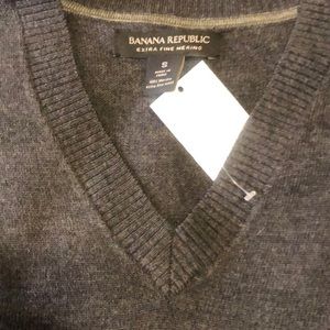 NET Men’s V-Neck Merino Wool Sweater